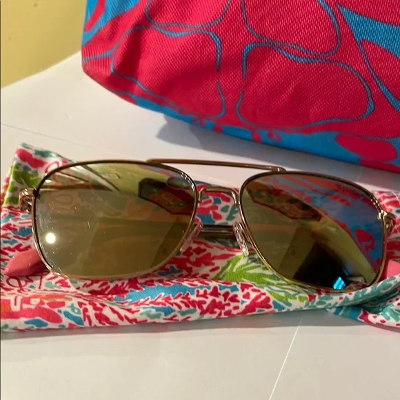 Lilly Pulitzer Bundle includes Vibrant Pink and Blue Tote Bag and Sunglasses - Picture 5 of 9